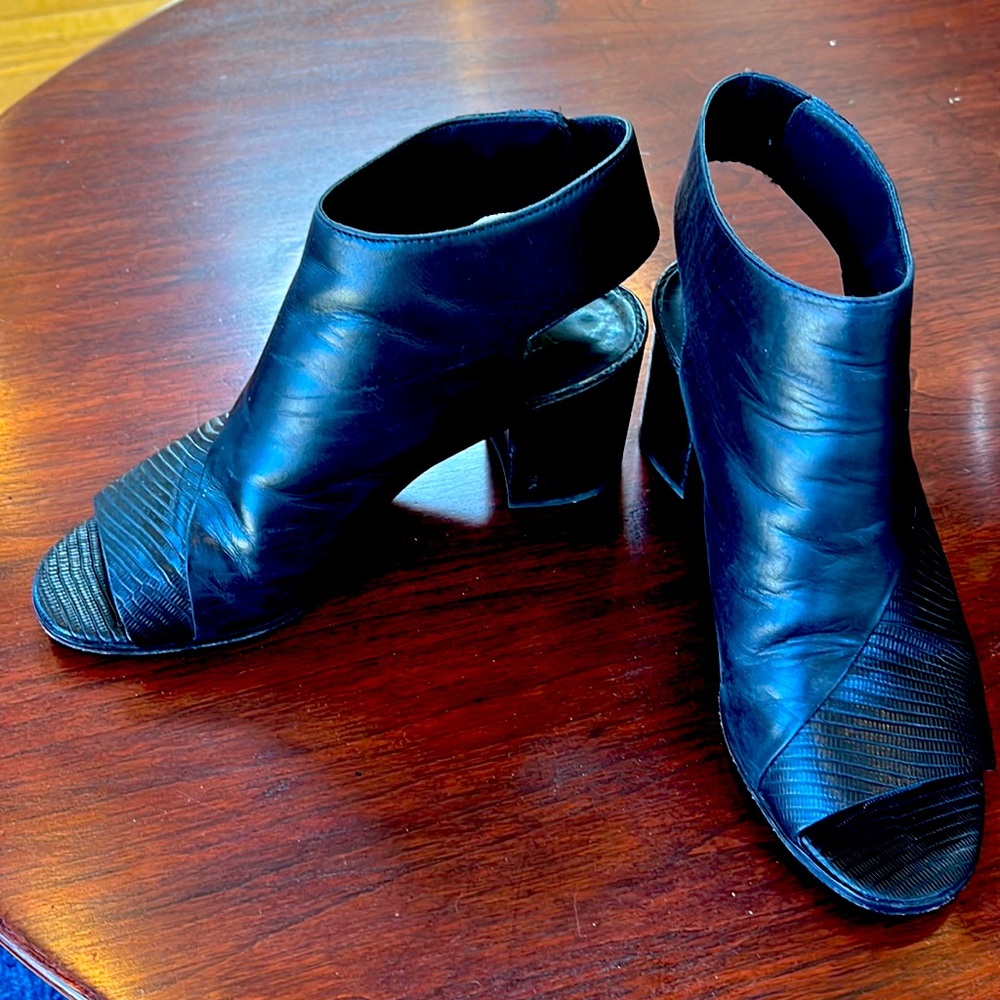 Vince cut out bootie